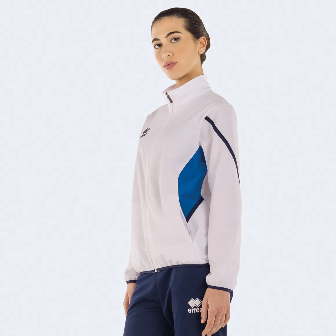 Giubbino Cristine Erreà: stile e funzionalità per la donna sportiva